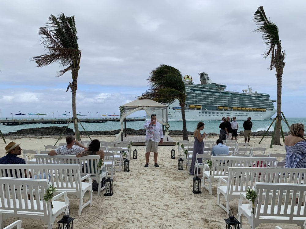 cover of episode Episode 328 - Getting married on Royal Caribbean