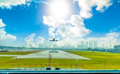 Plane landing in Miami