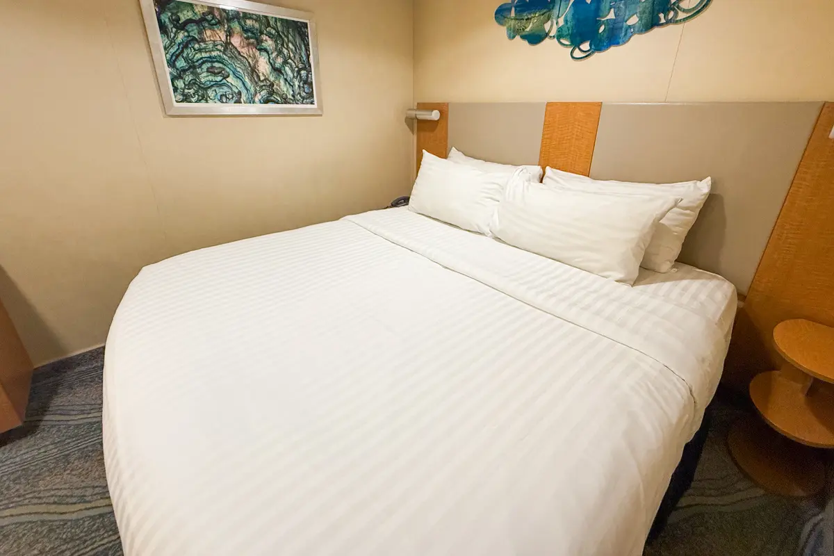 bed in Allure of the Seas interior cabin