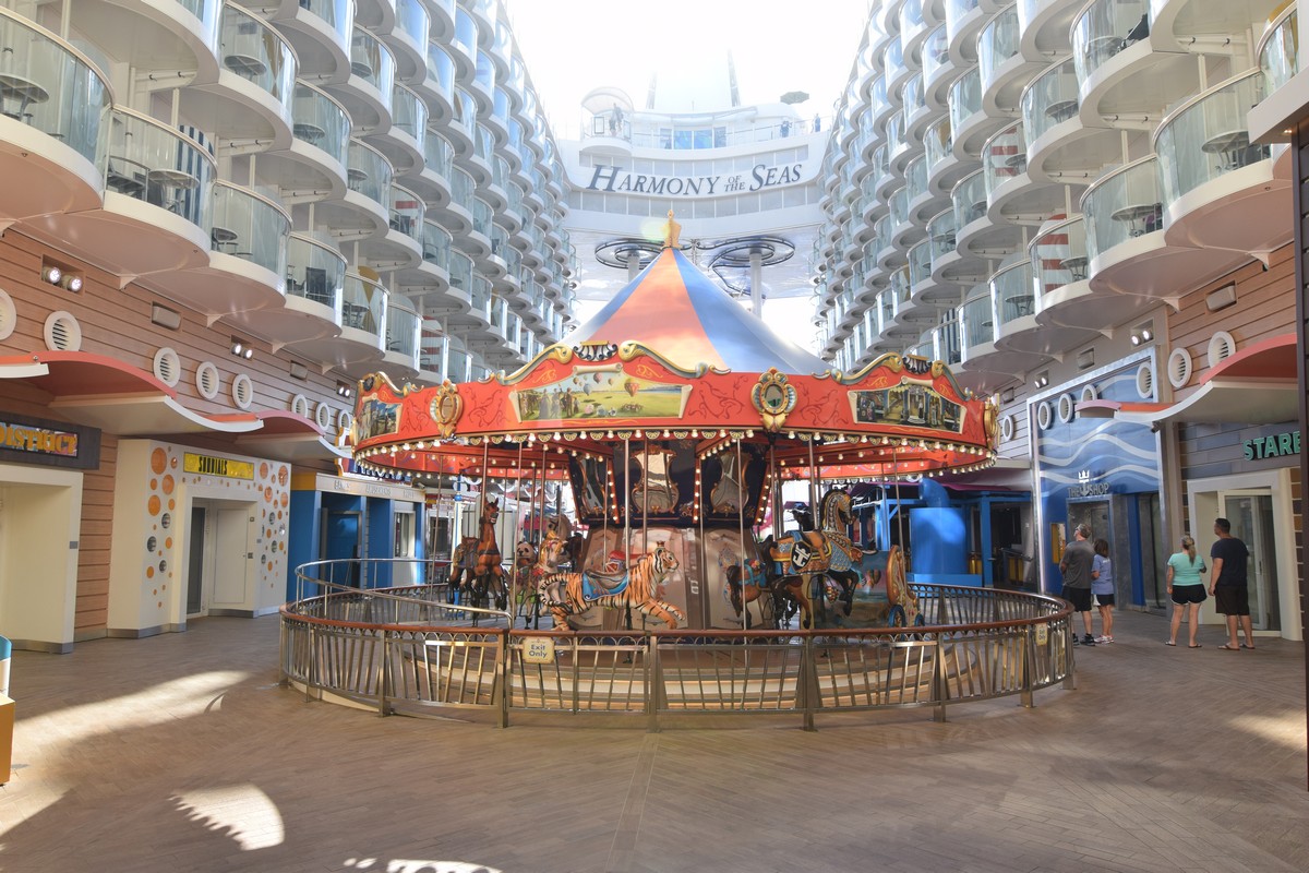 Harmony of the Seas Live Blog - Matt's Day 5 - Sea Day | Royal