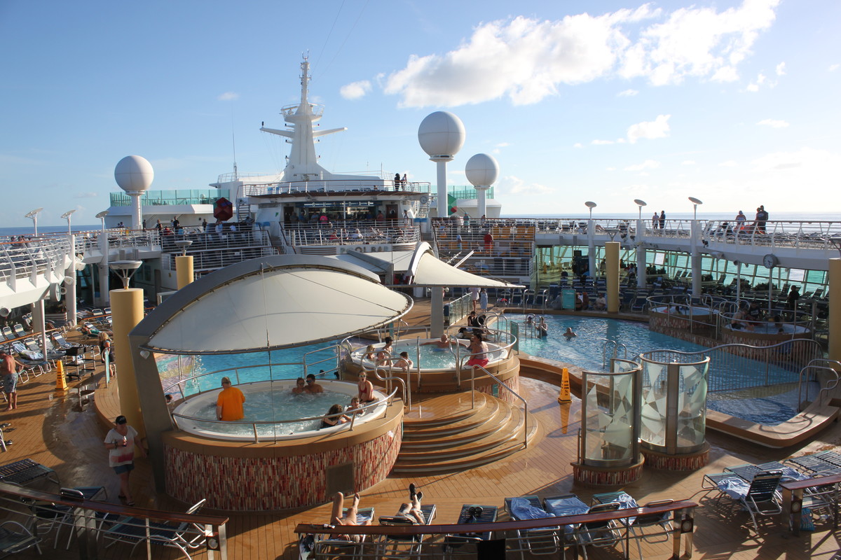 Navigator of the Seas Live Blog - Day 4 - Sea Day | Royal Caribbean Blog