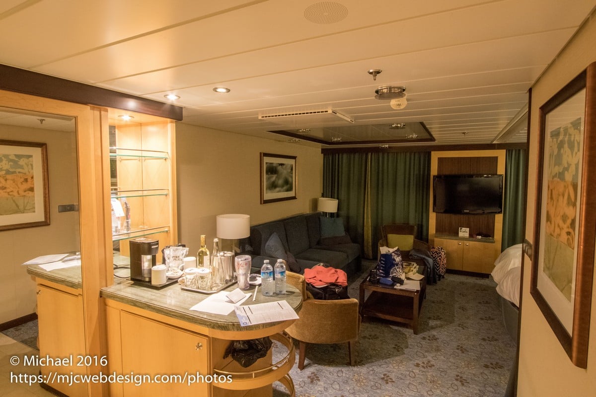 Photo tour of Grand Suite stateroom on Oasis of the Seas 