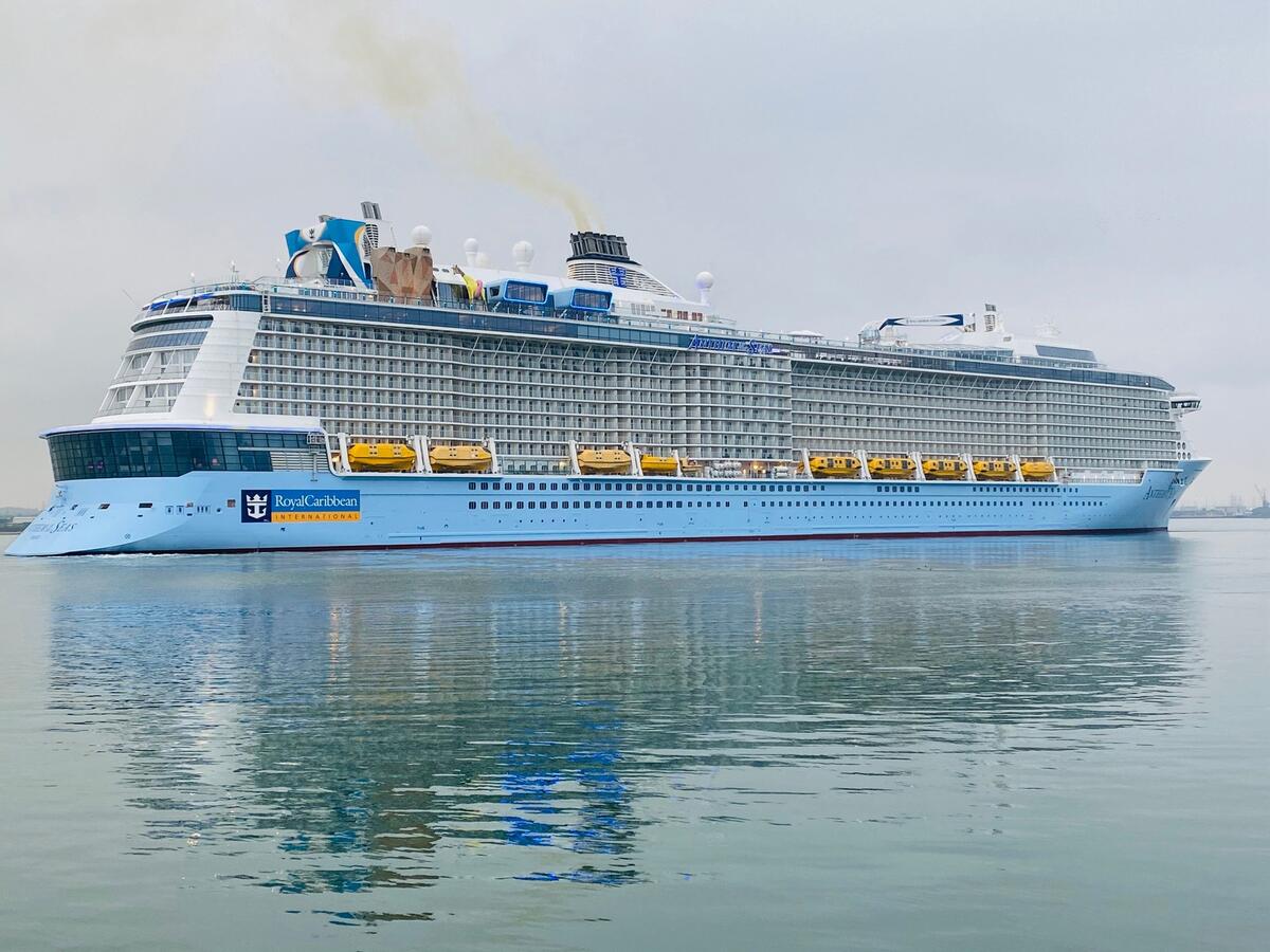 Photos of Anthem and Allure of the Seas departing Southampton Royal