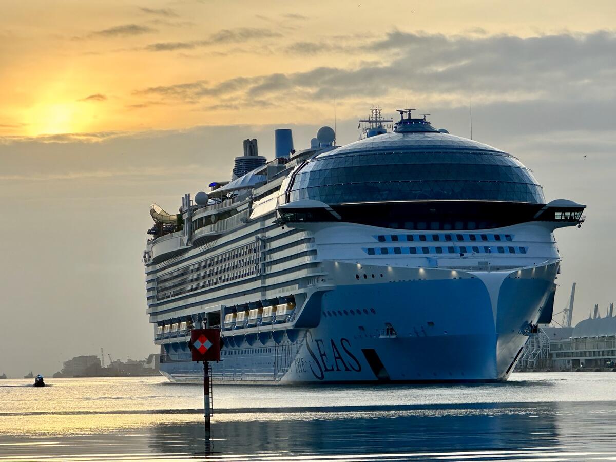 largest cruise ship from florida