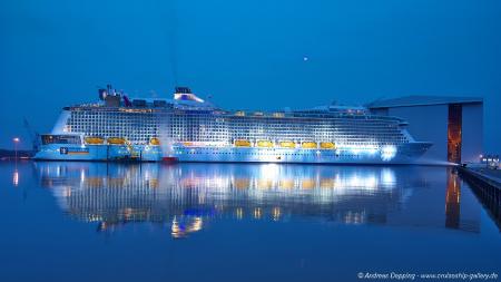 99 days of Quantum: BEAUTIFUL light show on Quantum of the Seas | Royal ...