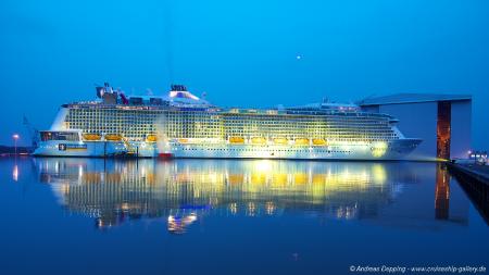 99 days of Quantum: BEAUTIFUL light show on Quantum of the Seas | Royal ...