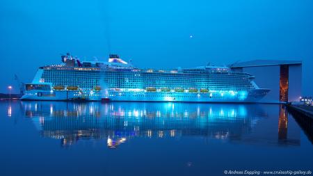 99 days of Quantum: BEAUTIFUL light show on Quantum of the Seas | Royal ...