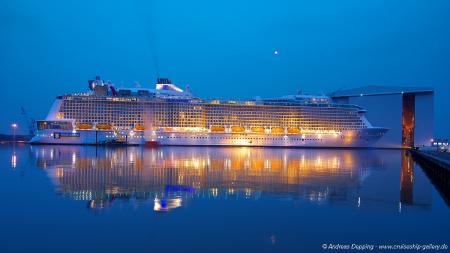 99 days of Quantum: BEAUTIFUL light show on Quantum of the Seas | Royal ...