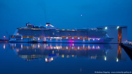 99 days of Quantum: BEAUTIFUL light show on Quantum of the Seas | Royal ...