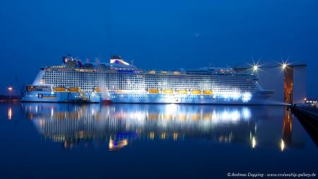 99 days of Quantum: BEAUTIFUL light show on Quantum of the Seas | Royal ...