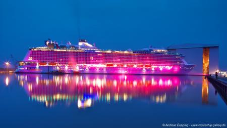 99 days of Quantum: BEAUTIFUL light show on Quantum of the Seas | Royal ...