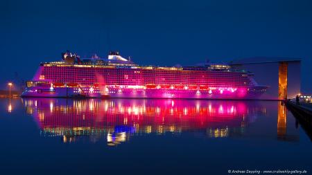 99 days of Quantum: BEAUTIFUL light show on Quantum of the Seas | Royal ...