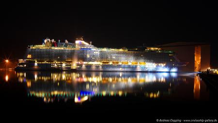 99 days of Quantum: BEAUTIFUL light show on Quantum of the Seas | Royal ...