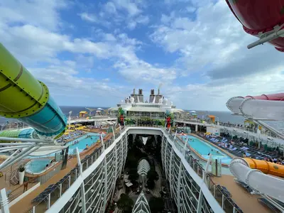 Oasis of the Seas pool deck