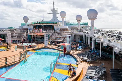 Mariner of the Seas pool deck