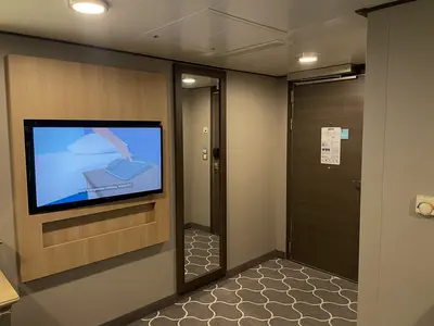 interior-accessible-symphony-door-view