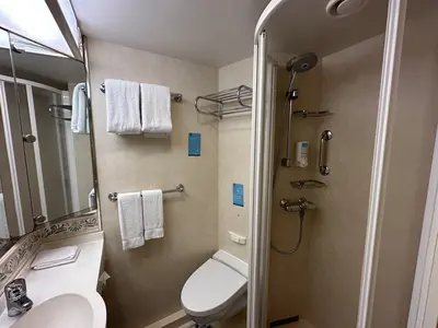 bathroom-inside-cabin-freedom