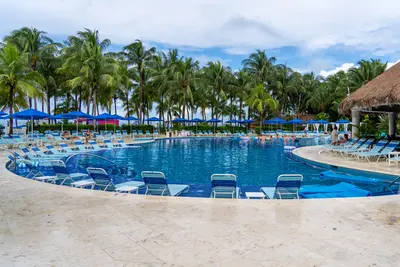 Paradise Beach pool