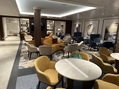 crown-lounge-icon-interior-2