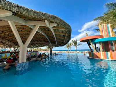 Swim up bar with DJ