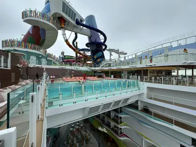 The world's new biggest cruise ship, Royal Caribbean's Icon of the Seas ...