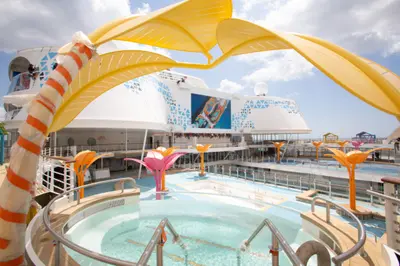 Utopia-Pool-Deck Utopia-Pool-Deck