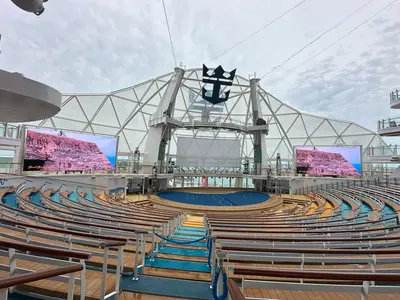 Aquatheater on Utopia of the Seas