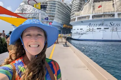 Jenna taking a selfie at CocoCay