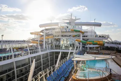 Harmony of the Seas pool deck