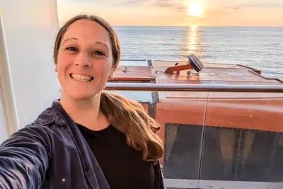 Jenna selfie on balcony of Celebrity Silhouette