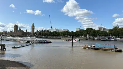 Walk along Thames River