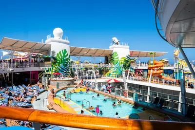 Oasis of the Seas pool deck