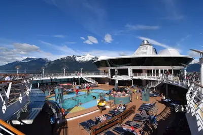 Serenade of the Seas pool deck