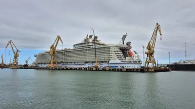 Oasis of the Seas in dry dock. Photo by JackC1993