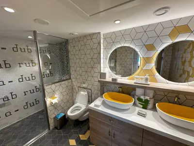 Ultimate Family Suite bathroom