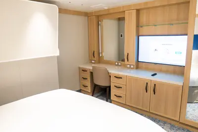 AquaTheater Suite vanity