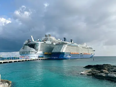 Wonder-Celebrity-Reflection-Docked-CocoCay-2024