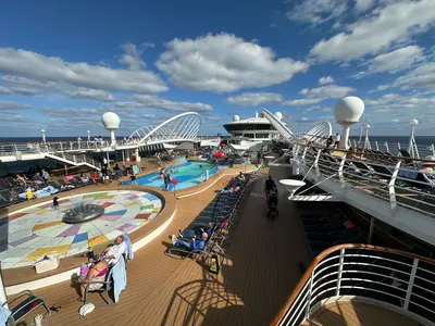 Pool deck on Enchantment of the Seas