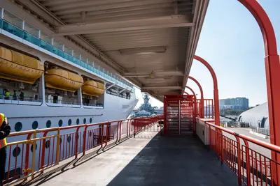 Navigator docked in Los Angeles