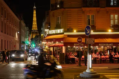 Restaurant near Eiffel Tower