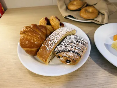 Assorted-Pastries-Room-Service-Breakfast-Wonder