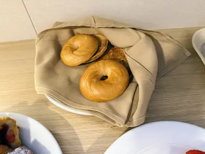 Toasted-Bagels-Wonder-Room-Service-Breakfast