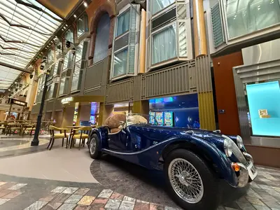 Car in front of casino on Royal Promenade