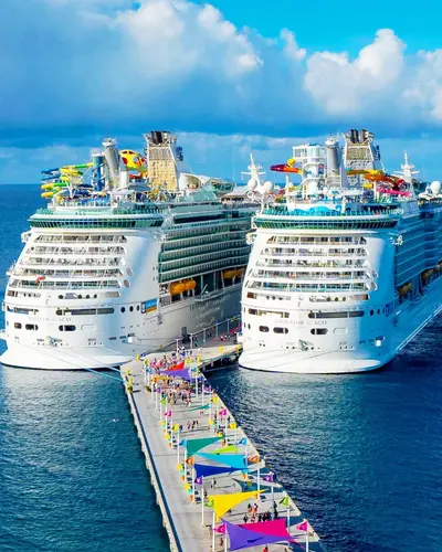 Mariner and Navigator docked at CocoCay