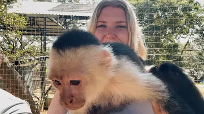 Monkey-Encounter-Roatan