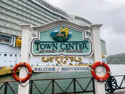 Roatan-Sign-Symphony-Docked