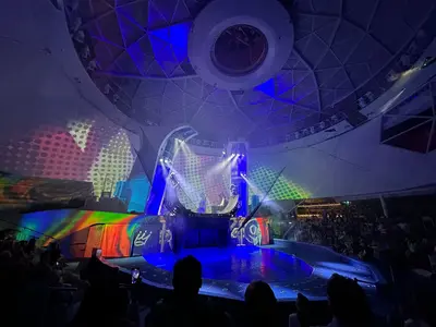 Aquatheater show on Icon