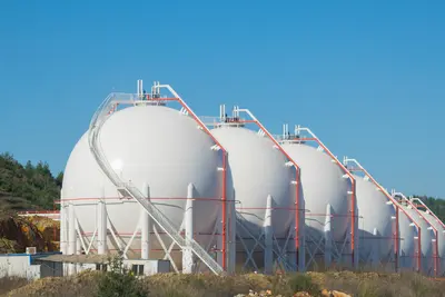 LNG tanks