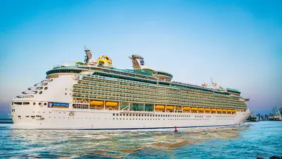 Mariner of the Seas departing port