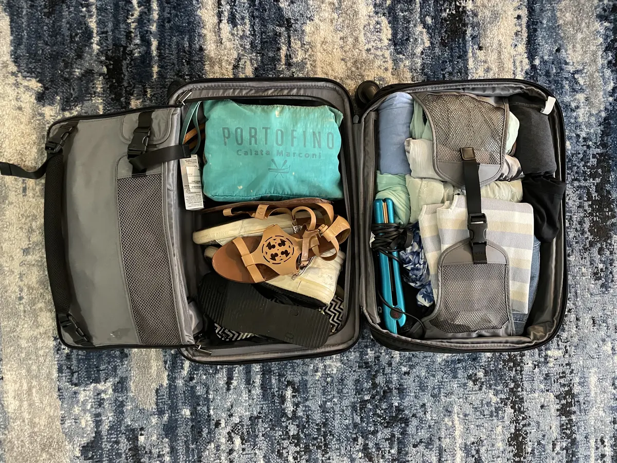 Elizabeth-luggage-symphony-clothes Elizabeth-luggage-symphony-clothes